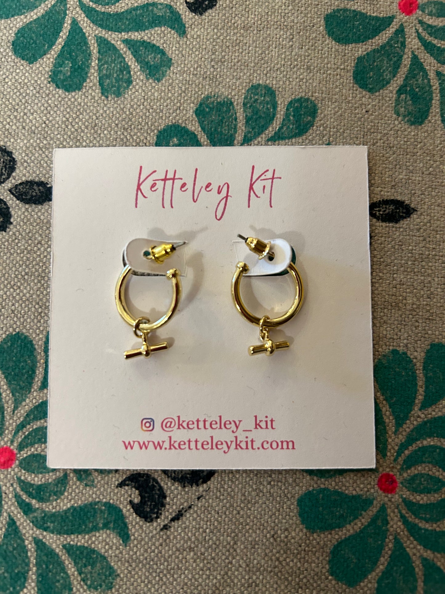 Tiny t-bar hoops - Silver