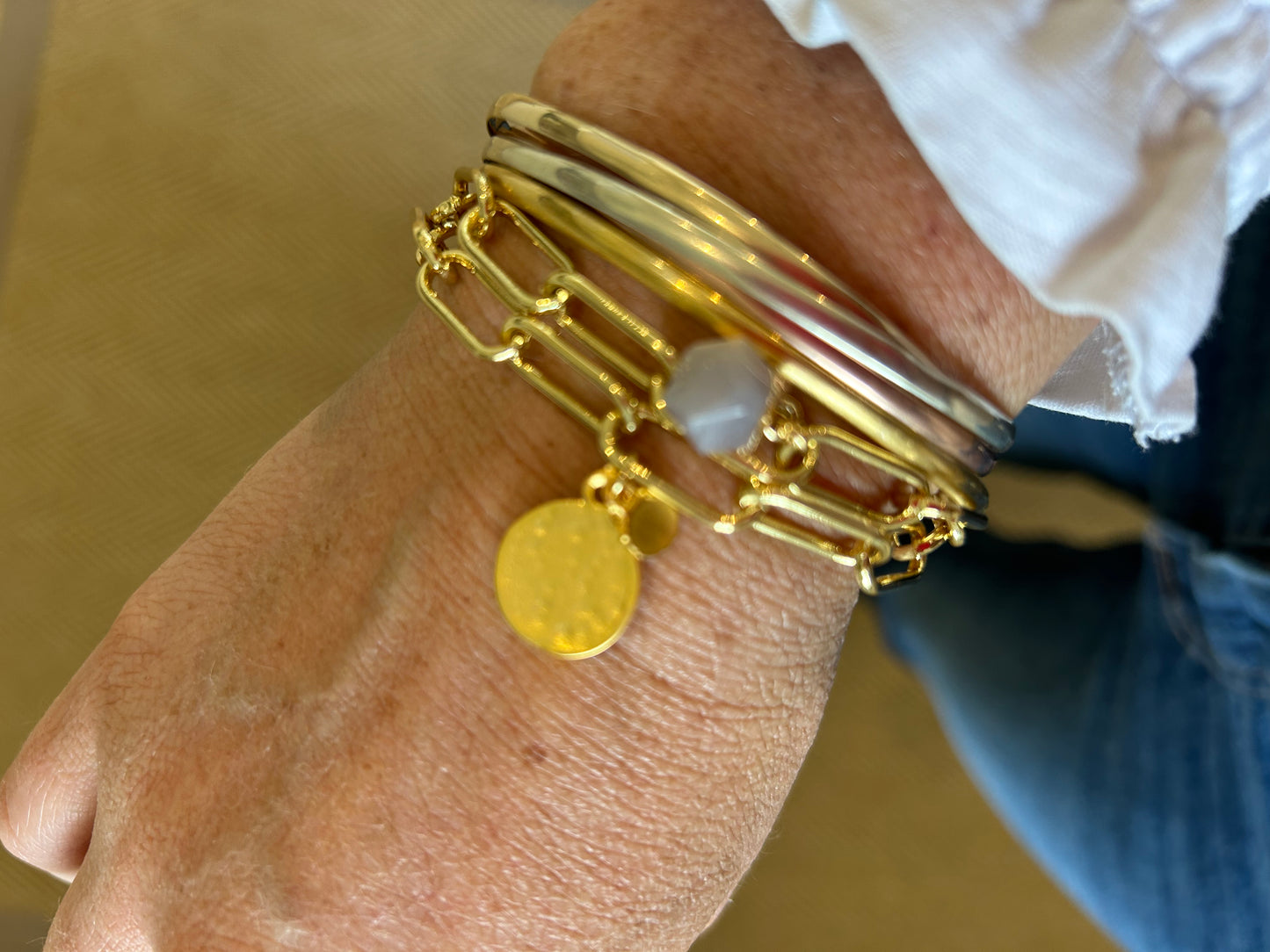 Gold plated paper clip chain bracelet with quartz pendant.